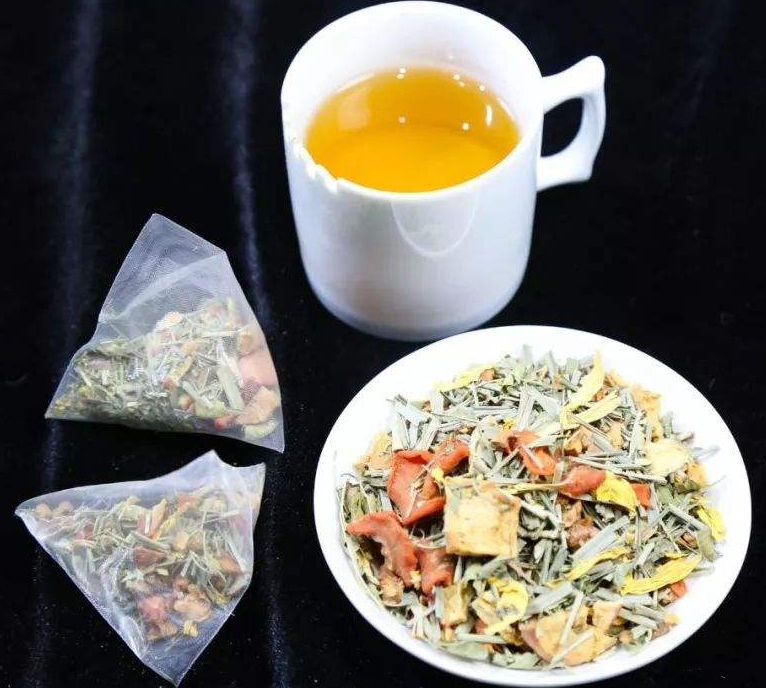 Полезный чай с желтой хризантемой